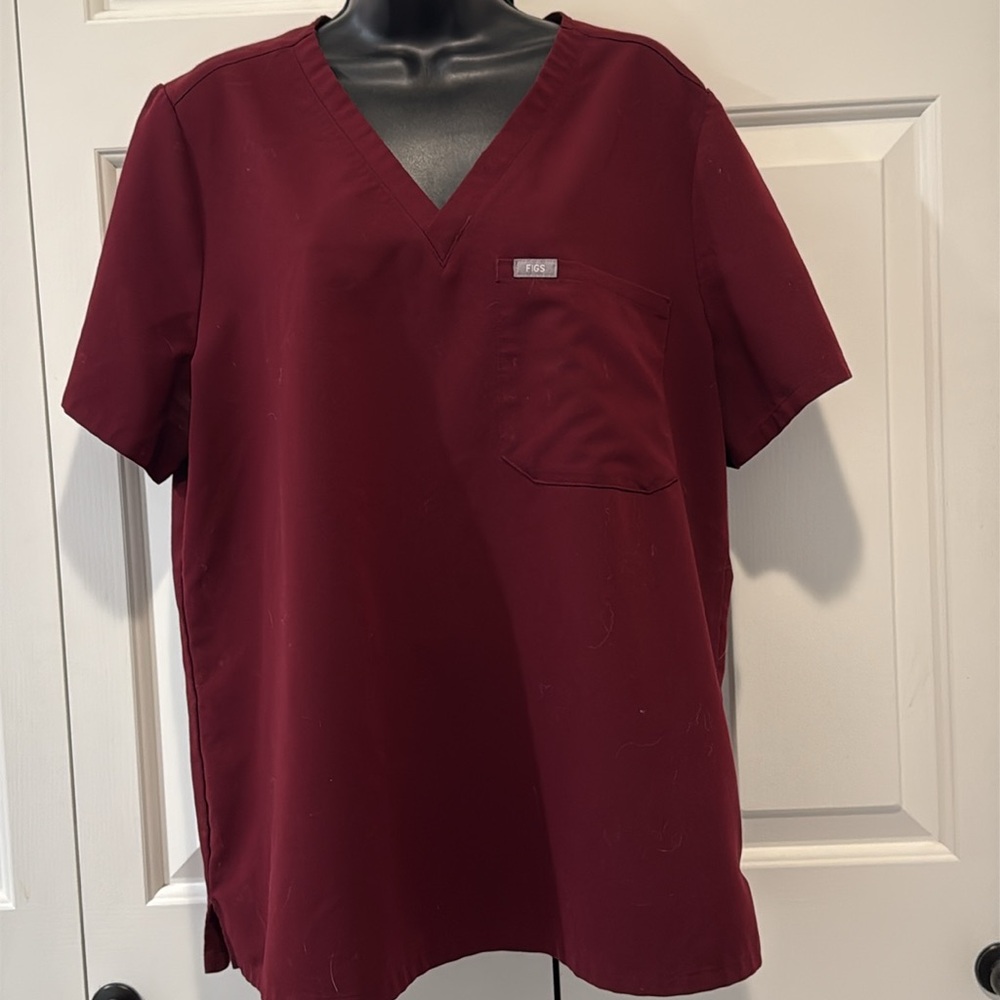 Figs Burgundy scrub top size XL